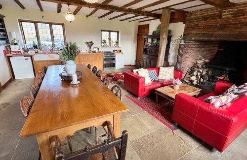 Edenbridge Casa | Garden Of Eden: Large Farmhouse & Grounds, Kent