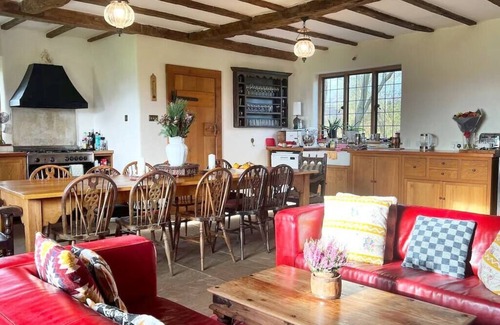 Edenbridge Casa | Garden Of Eden: Large Farmhouse & Grounds, Kent