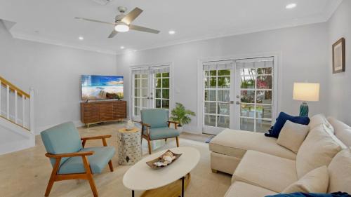 Bahama Village Casa | Garden of Emma by Last Key Realty