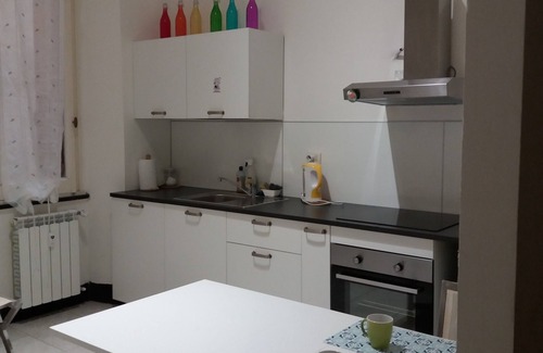Chiavari Apartamento | Garden residence central apartment opposite train station