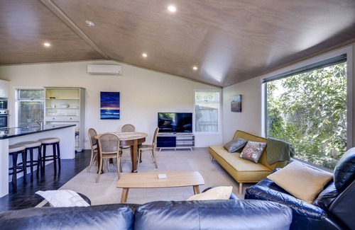 Marewa Casa | Garden Retreat - Napier Holiday Home