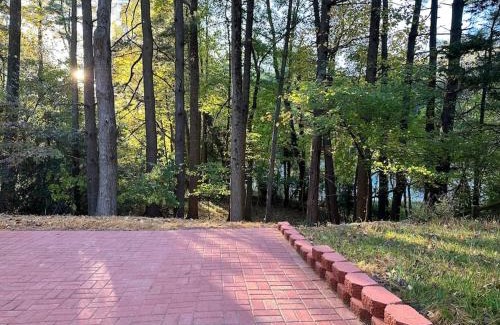 Colesville Apartamento | Garden's Grace: Whispers