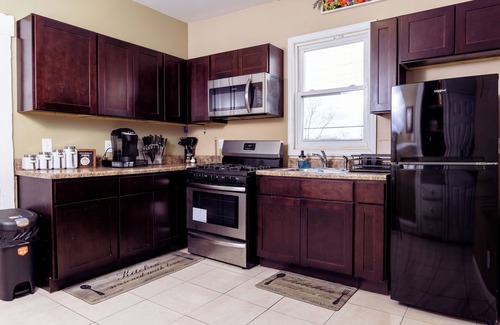 Weequahic Casa | Garden State getaway This 3 Bedroom apartment is a home away from home.
