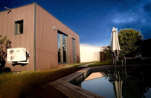 Meyzieu Apartamento | Garden studio with pool view