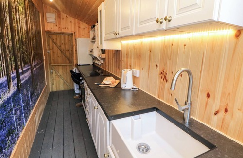 Dronfield Cabaña | GARDEN SUITE, pet friendly, with a garden in Dronfield