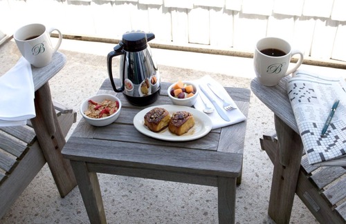 Rehoboth Beach Apartamento | Garden-View Club Suite | Fireplace & Balcony