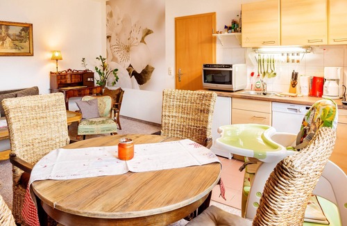 Tanne Apartamento | Vista al jardín: "Bruja de hielo", heladería y alojamiento.