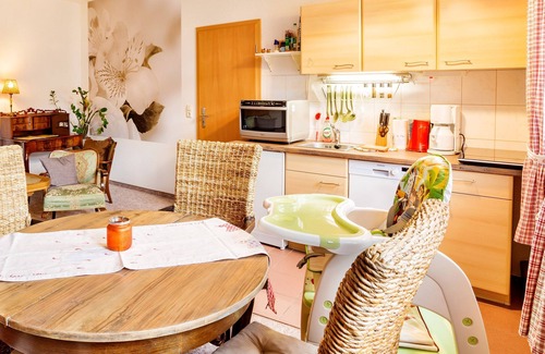 Tanne Apartamento | Vista al jardín: "Bruja de hielo", heladería y alojamiento.