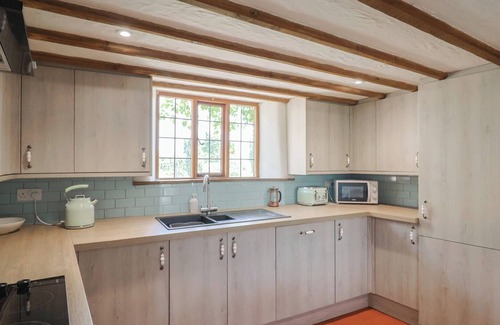 West Buckland Cabaña | GARDEN VIEW, pet friendly, character holiday cottage in Wellington
