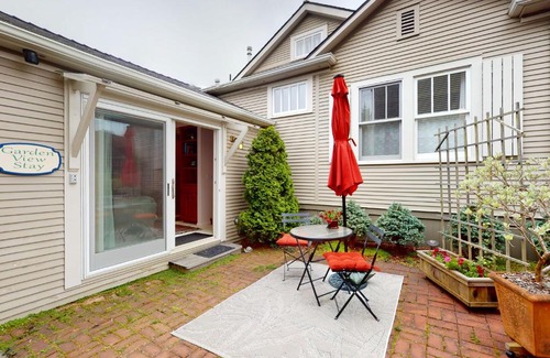 Arcata Casa | Garden View Relaxation