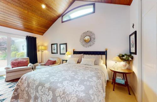 Arcata Casa | Garden View Relaxation