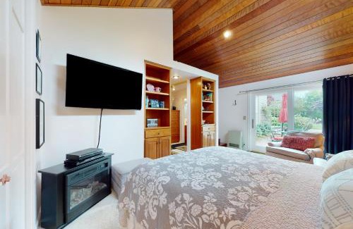 Arcata Casa | Garden View Relaxation