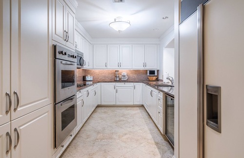 Seven Mile Beach Condominio | Garden View Residence 103 Located at The Ritz-carlton by Redawning