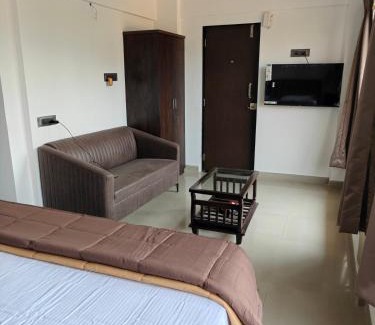 Sanpada Apartamento | Garden-View Studio Apartment in Sanpada, Navi Mumbai