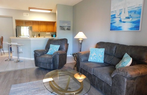 Iona Condominio | Gardens of Beachwalk 1/1 with Balcony