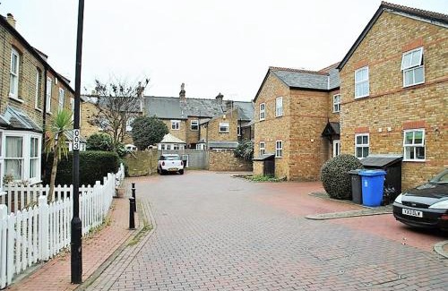 Windsor City Centre Apartamento | Garfield Place Cosy 2-Bedroom Cottage Central Windsor with Parking