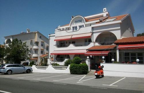 Povile Casa | Garfild Guest house