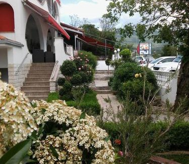 Povile Casa | Garfild Guest house