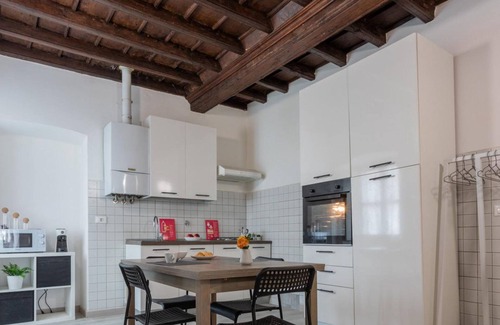 Roman Quarter Apartamento | Garibaldi Ten by Wonderful Italy