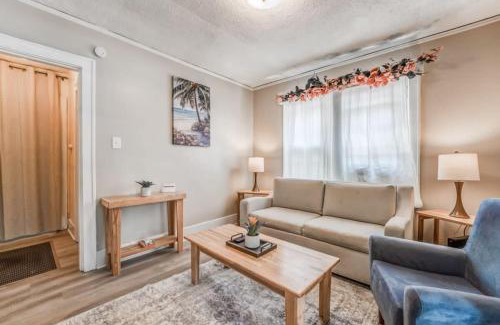 Vollintine-Evergreen Casa | Garland Haven Hideaway Unit B
