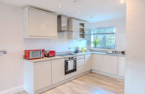Brentwood Apartamento | Garland Modern Spacious Apartment, Brentwood 2 With Private Entrance & Parking