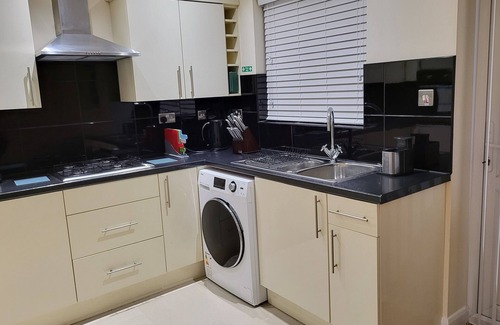 Edgware Apartamento | Garland Modern Spacious Apartment With Garden, Edgware