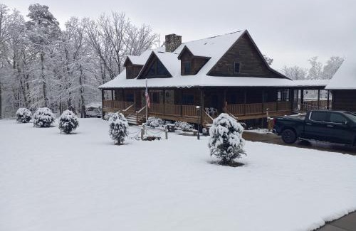 Luray Casa | Garnerland in Luray with Hot Tub and Pet Friendly