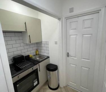 Broad Green Apartamento | Garnet - Deluxe London Studio