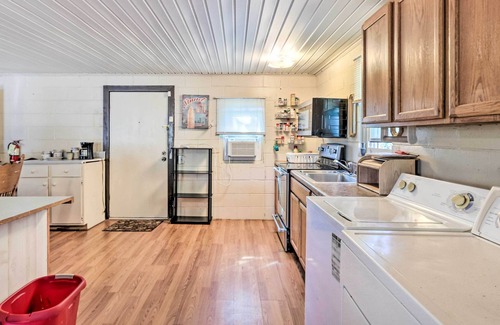Pineland Cabaña | Garnett Cottage < 1 Mi to Savannah River!