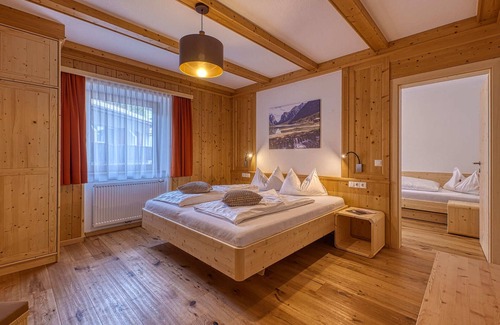 Villabassa Casa | Garni Appartements Helvetia