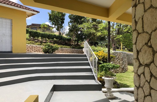 Runaway Bay Villa | 'Garryowen' El seductor Hill Top Villa