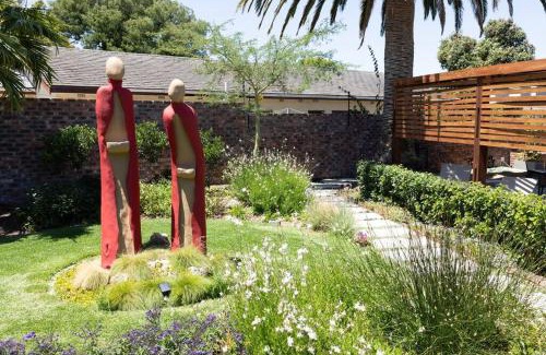 Belville Apartamento | Garten Wohnung mit Pool, 2 Schlafzimmer