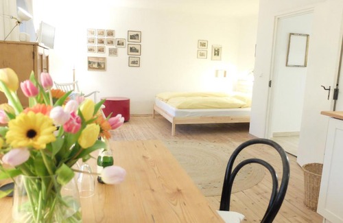 Breitbrunn a. Chiemsee Apartamento | Gartenstudio-Apartment Tausendfreund - adults only - am Chiemsee