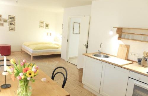 Breitbrunn a. Chiemsee Apartamento | Gartenstudio-Apartment Tausendfreund - adults only - am Chiemsee