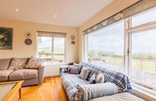 Dinas Cross Casa | Garth - a family home by the sea