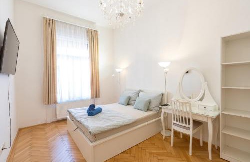 Ferencvaros Apartamento | Garys bright and spacious two bedroom flat near Danube