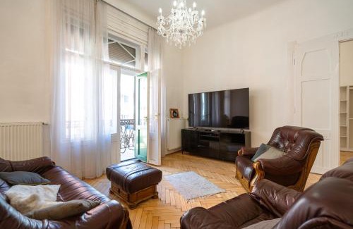 Ferencvaros Apartamento | Garys bright and spacious two bedroom flat near Danube