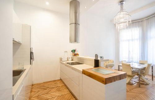 Ferencvaros Apartamento | Garys bright and spacious two bedroom flat near Danube