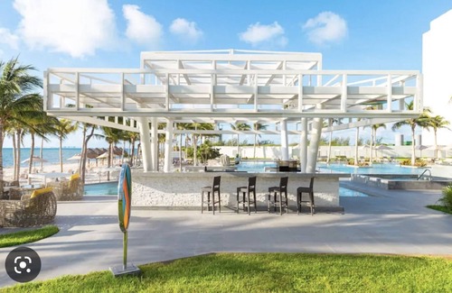 Playa Mujeres Complejo | GARZA BLANCA CANCUN 1 BR - other size suites available