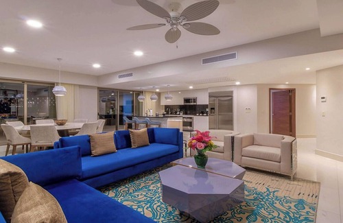 El Tezal Hotel | Garza Blanca Los Cabos 3-Bedroom 2 King, 2 Queens, Gourmet Kitchen, 3.5 Bath