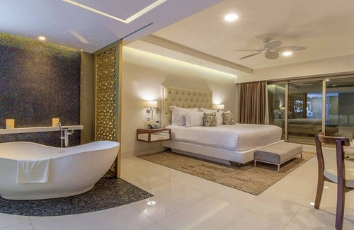 El Tezal Hotel | Garza Blanca Los Cabos 3-Bedroom 2 King, 2 Queens, Gourmet Kitchen, 3.5 Bath