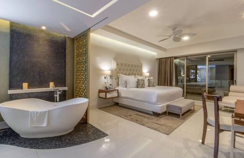 Los Cabos Complejo | GARZA CABO 4BR/3.5BA STUNNING BEACHFRONT SUITE in Spectacular Cabo San Lucas