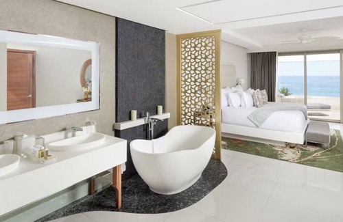Los Cabos Complejo | GARZA CABO 4BR/3.5BA STUNNING BEACHFRONT SUITE in Spectacular Cabo San Lucas