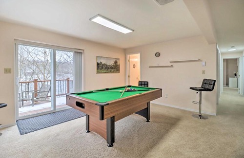 East Stroudsburg Casa | Gas Grill, Lake Access Scenic Poconos Retreat!