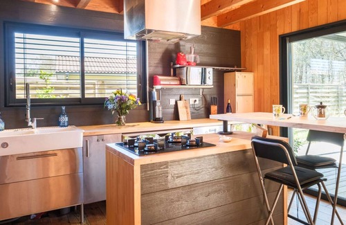 Gastes Chalet De Esquí | Gastes, Charmant chalet en bois avec Jacuzzi 6 pers