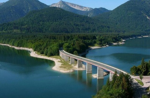 Fall Cama Y Desayuno | Gasthaus Faller Hof am Sylvensteinsee Bed & Breakfast
