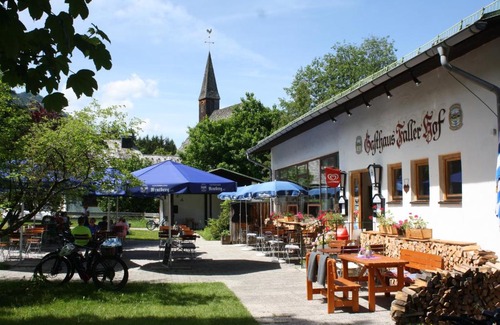 Fall Cama Y Desayuno | Gasthaus Faller Hof am Sylvensteinsee Bed & Breakfast