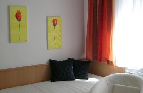 Frauenkirchen Casa | Gasthof-Pension Weisz-Artner
