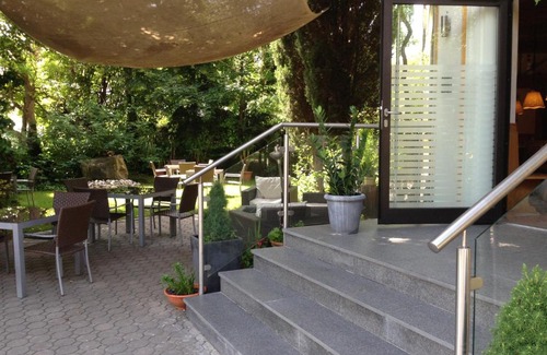 Frauenkirchen Casa | Gasthof-Pension Weisz-Artner