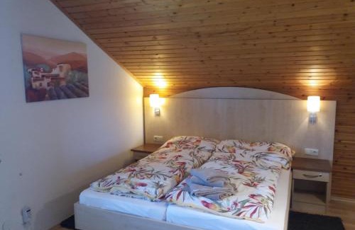Strass im Attergau Casa | Gasthof Strobl Waldfrieden Garni